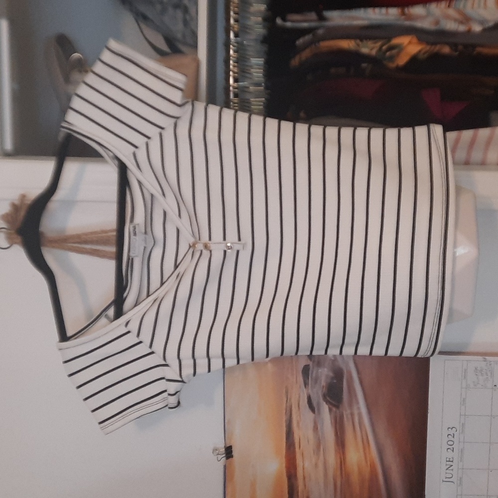 Fashion nova shipped crop New with out tags never worn